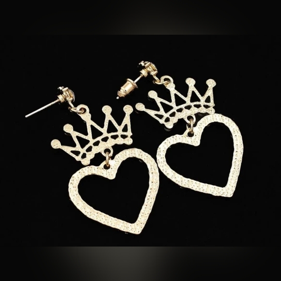 Betsey Johnson Gold crystal pearl crown heart earings with silver post - Picture 14 of 16